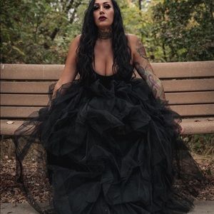 BLACK BUSTLE SKIRT W/SLIT